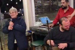 Canan Karatay şarkı s&ouml;yledi
