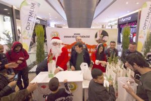 Yeni yıl i&ccedil;in 2019 adet fidan dağıtıldı