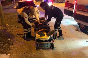 İki otomobil kafa kafaya &ccedil;arpıştı 4 kişi...