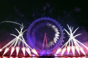 Londra yeni yıla muhteşem havai fişek g&ouml;sterisiyle girdi