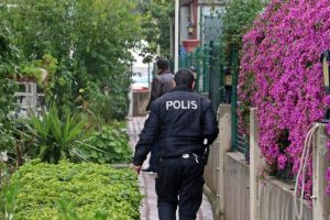 Evinde fenalaşan kadın hayatını kaybetti