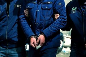 Bursa'da FET&Ouml; &uuml;yeliğinden aranan eski 4. sınıf emniyet m&uuml;d&uuml;r&uuml; yakalandı