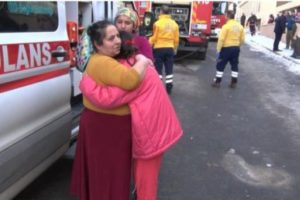 Ankara'da korkutan patlama! 2 kişi mahsur kaldı