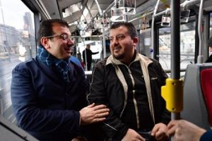 Hayali 'metrob&uuml;s almak' olan vatandaş İmamoğlu ile buluştu