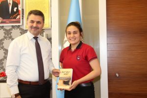 Har&ccedil;lıkları ile 4 kitap bastırabilen &ouml;ğrenciye milli eğitimden destek