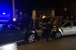 Otomobil ile hafif ticari ara&ccedil; &ccedil;arpıştı