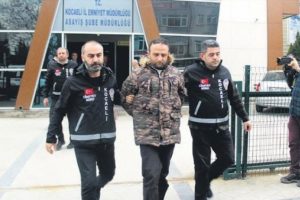 İki kardeşi &ouml;ld&uuml;rd&uuml;kten sonra yılbaşı kutladı