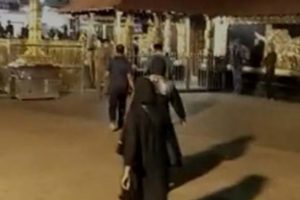 İki kadın y&uuml;z yıllık yasağı deldi!