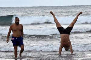 Soğuğa aldırmadan her g&uuml;n bunu yapıyorlar