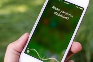 Apple'ı mahkemeye verdi: Sesimi &ccedil;aldılar