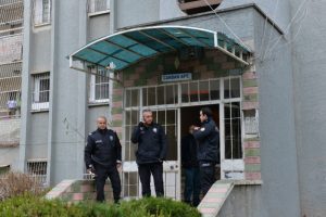 Tamir ettiği asans&ouml;r&uuml;n altında kalarak ağır yaralandı