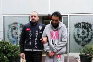 Pes dedirten olay! Hastane tuvaletinde...