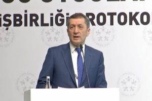 Bakan Sel&ccedil;uk'tan 'logo uygulaması' a&ccedil;ıklaması