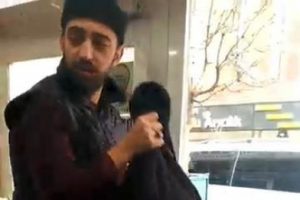 Bursa'da poşetin paralı olmasına tepki g&ouml;steren adam konuştu