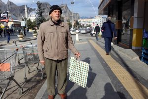 Poşetler paralı oldu, vatandaş stokları t&uuml;ketti!
