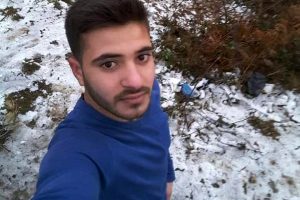 Motosikletle kamyonete &ccedil;arpan Doğan can verdi