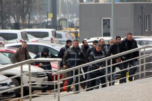 Yılbaşı gecesi, silahlı kavgaya karışan 5 ş&uuml;pheli adliyede