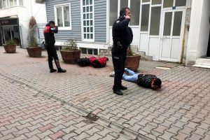 Sokak ortasında lin&ccedil; etmeye kalkıştılar!