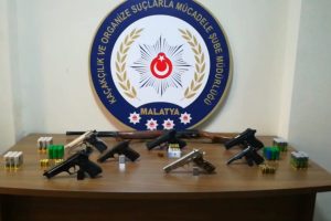 Silah ka&ccedil;ak&ccedil;ılığı operasyonu: 2 tutuklama