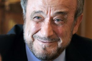 Esad'in yengesine 's&uuml;resiz oturum'