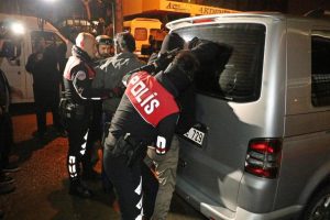 Korku dolu anlar! &Ouml;nce &ccedil;evreye sonra polislere...