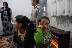 Bursa'da sobası ve oturacak koltuğu bile olmayan tek g&ouml;zl&uuml; odada 7 kişilik ailenin dramı
