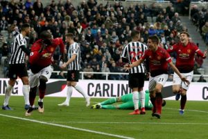 Manchester United'ın y&uuml;kselişi s&uuml;r&uuml;yor