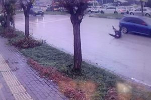 Bursa'da yaya ge&ccedil;idindeki dehşet anı kameraya yansıdı!