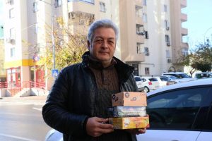 &Uuml;cretli poşete tepki g&ouml;sterip &uuml;r&uuml;nleri ellerinde taşıdılar