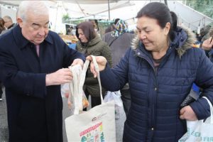 İstanbul Esnaf Odaları Birliği bez &ccedil;anta dağıttı