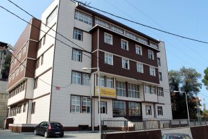 Usuls&uuml;zl&uuml;kle su&ccedil;lanan m&uuml;d&uuml;r yardımcısı memuriyetten &ccedil;ıkarıldı