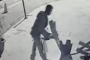 Hırsızların pes dedirten rahatlığı kamerada