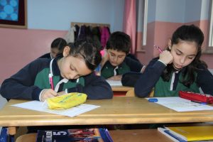&Ouml;ğrenciler g&ouml;zetmensiz sınav oldu