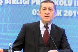 Bakan Sel&ccedil;uk: &Ccedil;ocukların hak ettiklerini vermekle m&uuml;kellefiz