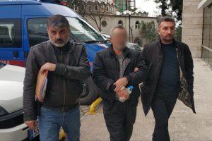 Suriyeli 2 kardeşi bı&ccedil;aklayan zanlı hakim karşısında