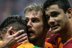 Serdar Aziz: Hocam haklı, &ccedil;alışma k&uuml;lt&uuml;rlerimiz &ccedil;ok farklı...