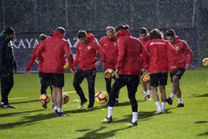 Kayserispor yağmurda &ccedil;alıştı