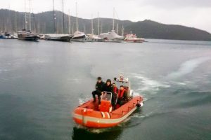 Mahsur kalan balık&ccedil;ıları sahil g&uuml;venlik kurtardı