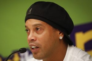 Ronaldinho'nun &uuml;lke dışına &ccedil;ıkması yasaklandı