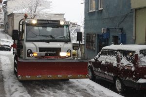 Bursa'nın &uuml;st kesimlerinde kar 15 santimetreye ulaştı