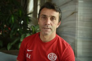 B&uuml;lent Korkmaz: "Antalyaspor'un ligde var olduğunu g&ouml;stermemiz lazım"