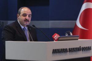 Sanayi ve Teknoloji Bakanı Varank: Atık geri d&ouml;n&uuml;ş&uuml;m&uuml;yle &uuml;lkemiz kazanacak
