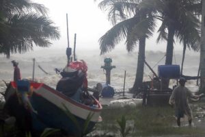 Pabuk fırtınası Tayland'ı vurmaya başladı