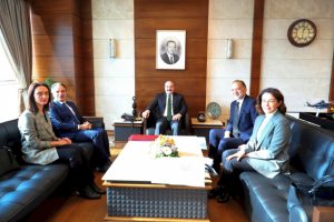 Bakan Varank'tan NEV&Uuml; projelerine tam destek