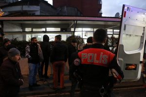 Kıraathanede oyun oynarken silahlı saldırıya uğradı
