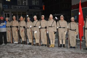 90 bin şehit i&ccedil;in meşaleli y&uuml;r&uuml;y&uuml;ş