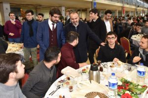 Bursa B&uuml;y&uuml;kşehir Belediye Başkanı Aktaş'tan &ouml;ğrencilere m&uuml;jde