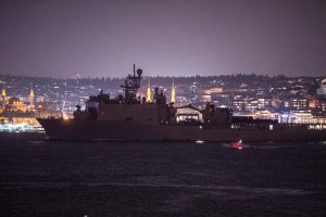 ABD savaş gemisi İstanbul Boğazı'ndan ge&ccedil;ti