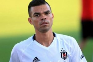 Pepe, Monaco&nbsp;ile el sıkıştı