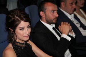 Hazal Kaya ve Ali Atay'ın davetiyesi ortaya &ccedil;ıktı